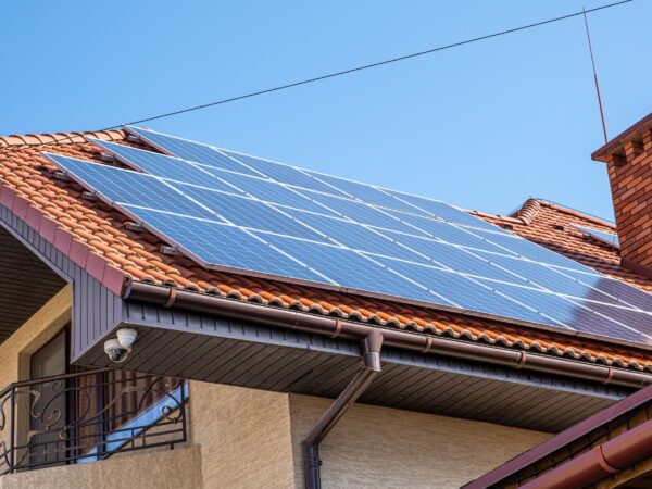 Vente de panneaux photovolta&iuml;ques en kit &agrave; proximit&eacute; d&rsquo;Obernai, Benfeld et dans le Grand Est Strasbourg 1